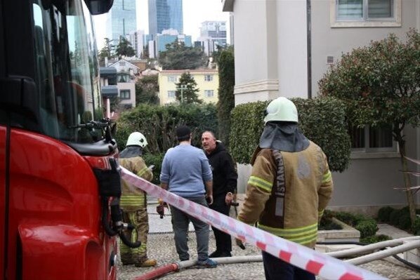 Cem Yılmazın evində YANĞIN OLDU - FOTOLAR