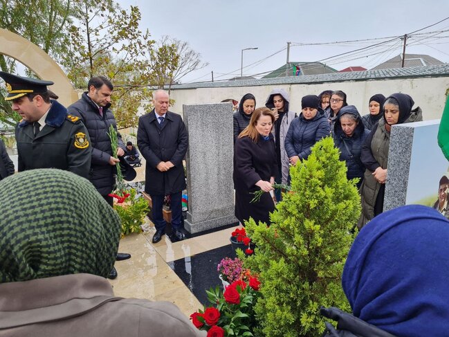 Cəsur Döyüşçünün dəfnindən 2 il keçir - FOTO