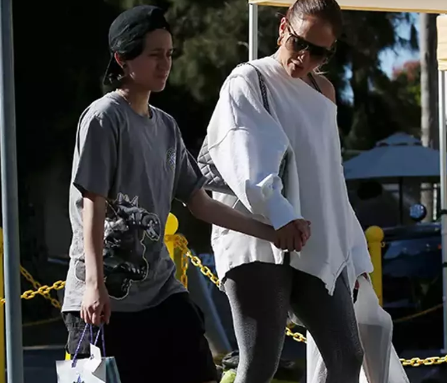 Cenifer Lopezin bazar GÖRÜNTÜLƏRİ