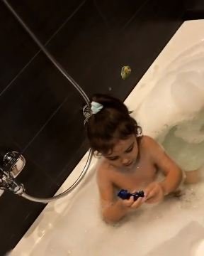 Bu da Kamilə Babayevanın üzünü gizlətdiyi qızı - FOTOLAR