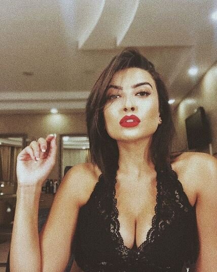 Azərbaycanlı aktrisa açıq-saçıq fotosunu paylaşıb, şərhi bağladı - FOTOLAR