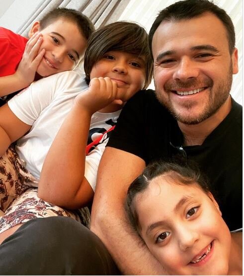 Emin Ağalarov uşaqları ilə foto paylaşdı: 