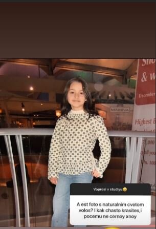 Keçmiş aparıcı Razı Əliyeva UŞAQLIQ FOTOSUNU yaydı: "Çirkin vaxtım olmayıb"