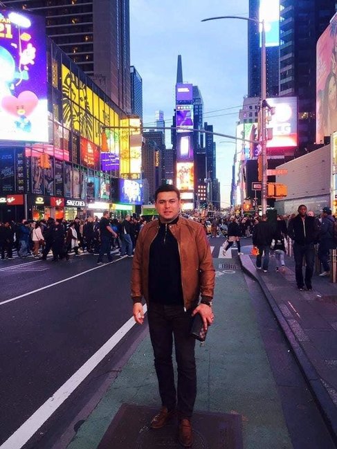 Azərbaycanlı "Xaricdə təhsil" adıyla yüzlərlə adamın pulunu və sənədlərini götürüb ABŞ-a qaçdı