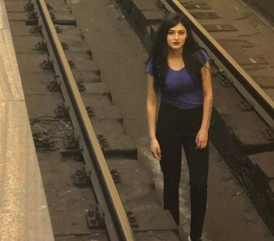 Bakı metrosunda gecə saat 4-də relslər üzərində şəkil çəkdirən qızla bağlı YENİ XƏBƏR - VİDEO