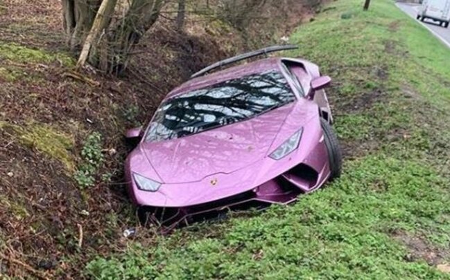 ŞOK! Küçəyə atılan maşının 500 min dollar dəyəri var - FOTOLAR