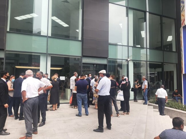 DOST mərkəzində problem - Vətəndaşlar çöldə qaldı - FOTO