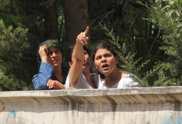 Gənc qızlar canlı yayım, o isə öz canının dərdində - İntihardan sevgilisi qurtardı - VİDEO - FOTOLAR