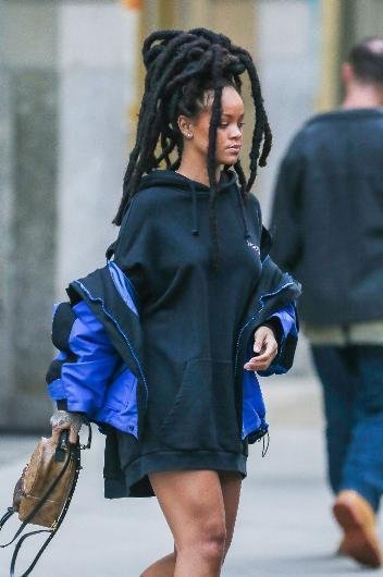 Rihannanın 5 minlik geyimi - FOTOLAR