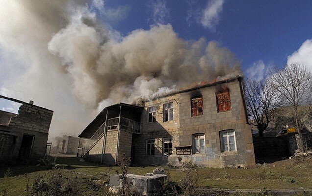 Ermənilər unitazdan sonra dam örtüklərini də söküb aparırlar - FOTOLAR