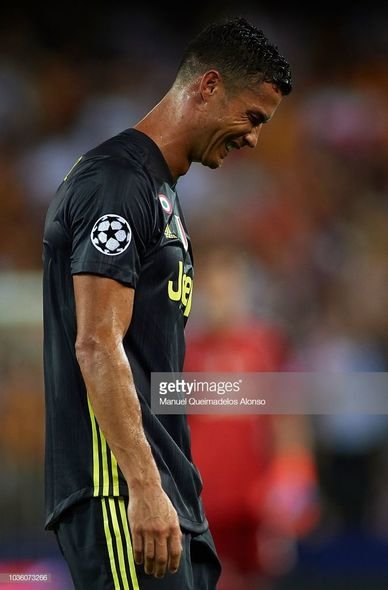 Ronaldo qırmızı vərəqə aldı və ağladı - FOTOLAR