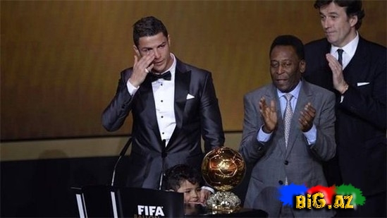 Ronaldo: Borcla paytaxta gedib, zəngin ulduz olan yardımsevər savadsız… — FOTO