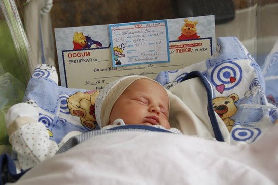 İrina Makarova və əkizləri Baku Medical Plaza-dan evə buraxıldı - FOTOLAR