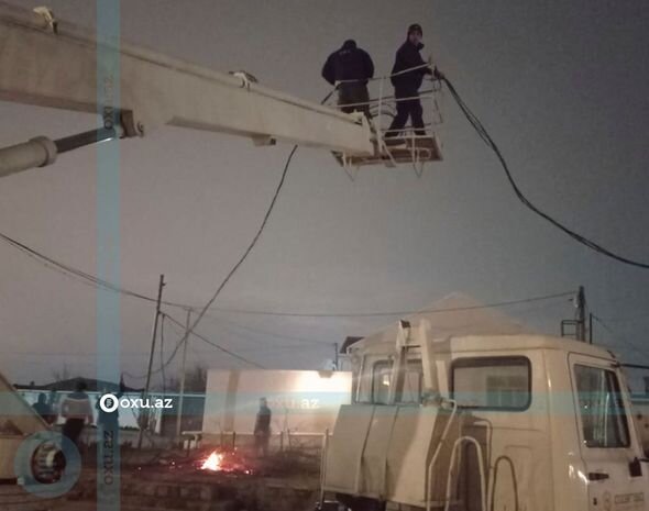 Novruz tonqalı Balaxanı qəsəbəsinin bir hissəsini işıqsız qoydu - FOTO