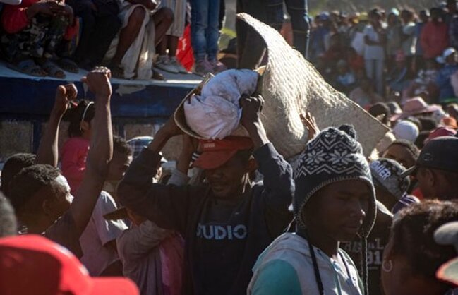 Dünyanın ƏN QORXUNC ənənəsi - Ölüləri qəbirdən çıxarıb rəqs edirlər - FOTO