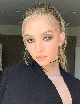 Məşhur aktrisa Rihannanın alt paltar brendini REKLAM ETDİ - FOTOLAR