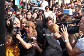 Uşaq evində, kimsəsiz böyüyən şəhidimizi xalqımız son mənzilə BELƏ YOLA SALDI - FOTO