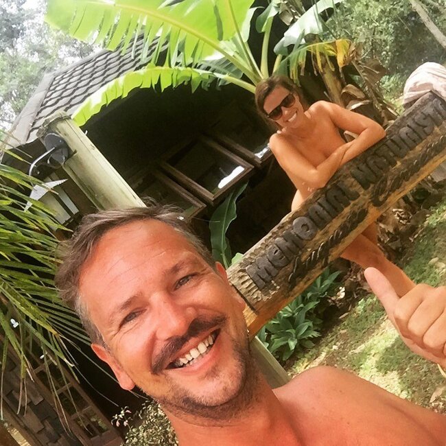 Bu cütlük dünyanı çılpaq gəzir - MARAQLI FOTOLAR