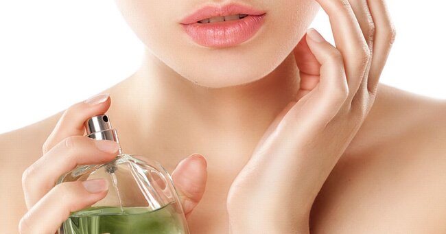 Ətiri bədənin hansı hissəsinə vurmaq lazımdır? - Dizlər, göbək...