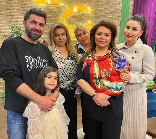 Nəzakət Teymurova ilk dəfə bacıları ilə - FOTOLAR