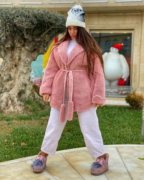 Açıq-saçıq geyimləri ilə 2019-cu ilə "damğa vuran" şou əhli - FOTO