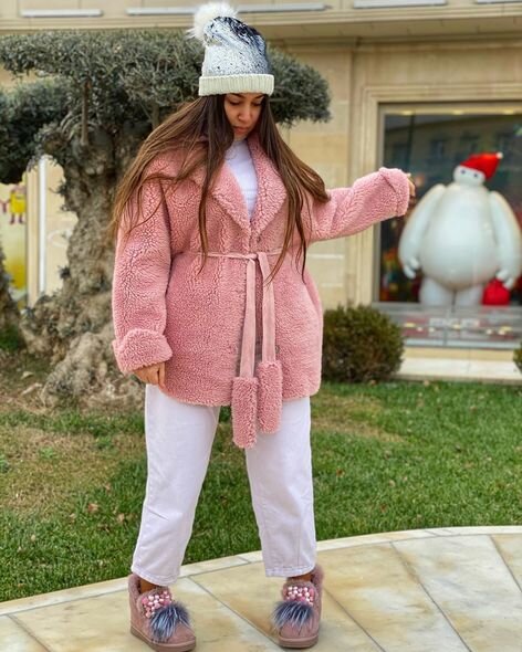 Açıq-saçıq geyimləri ilə 2019-cu ilə "damğa vuran" şou əhli - FOTO