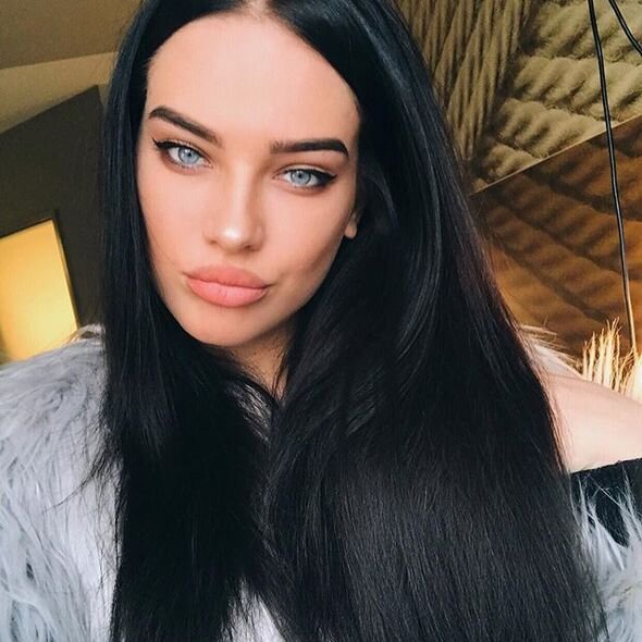 Adriana Limaya əkizi qədər bənzəyən model gözəlliyi ilə hər kəsi heyran edir - FOTO