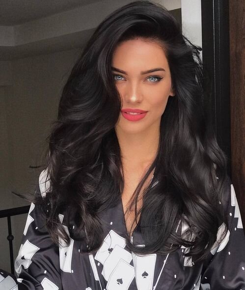 Adriana Limaya əkizi qədər bənzəyən model gözəlliyi ilə hər kəsi heyran edir - FOTO