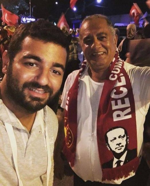 Azəri Günel sevgilisi ilə mitinqdə - FOTOLAR