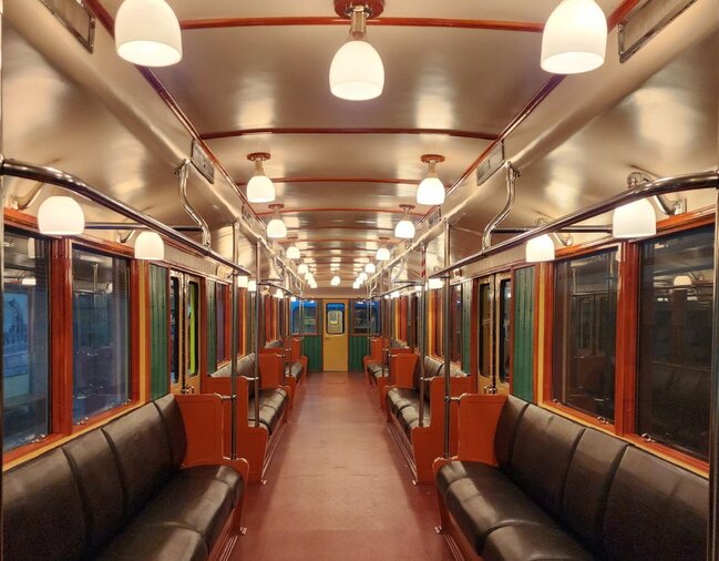 Bayram günlərində Bakı metrosunda retro vaqonlar nümayiş olunur - FOTOLAR