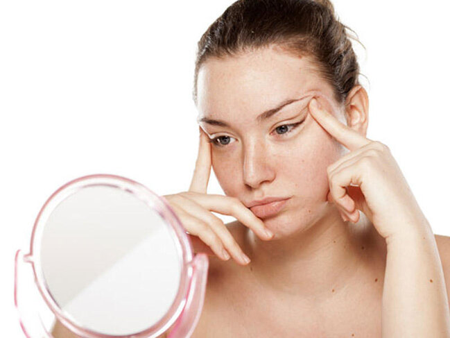 Uzun müddət güzgüyə baxmaq görün nəyə səbəb OLUR?