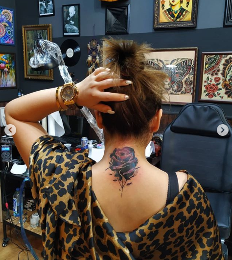 Mələk Heydərova bikinidə döymələrini nümayiş etdirdi - FOTOLAR