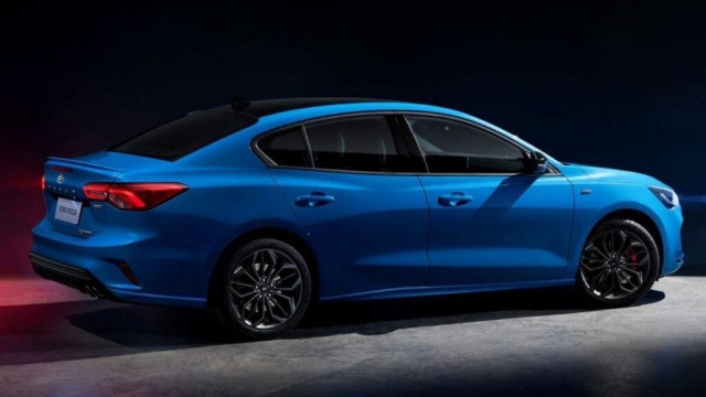 Polatların "Hansına minməliyəm" dediyi avtomobilləri polis bölməsi qarşısında sərgilənir - FOTO+VİDEO