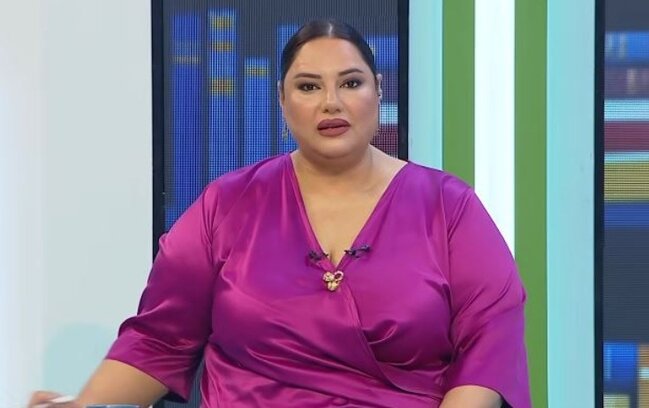 "Direktor uşaqları yağışda saxlayıb, içəri buraxmır"