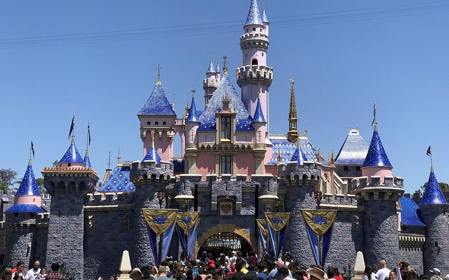 "Disneyland" 28 min işçisini ixtisar edəcək