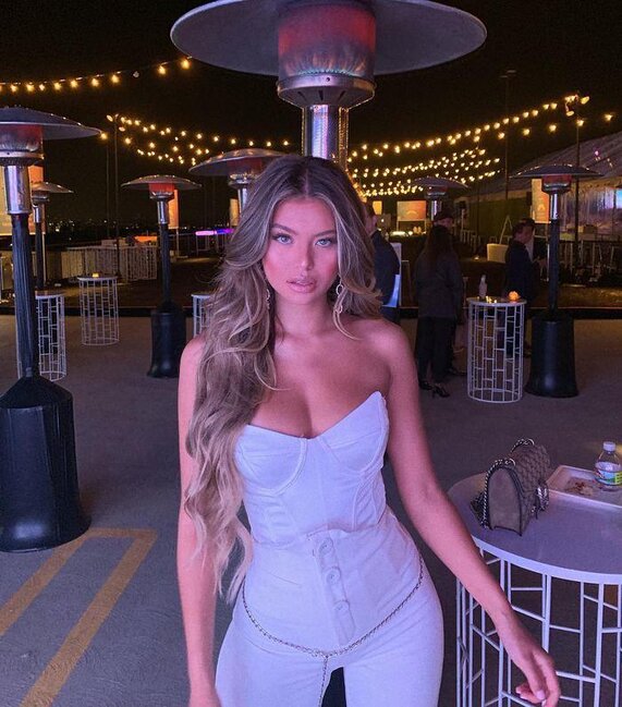 Həyat yoldaşına bu qadınla xəyanət edib - FOTOLAR