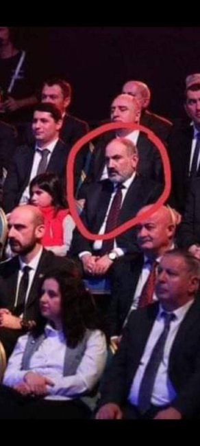 Bayrağımızın yandırılmasını Paşinyan BELƏ İZLƏDİ – FOTO