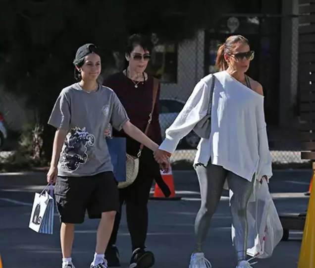 Cenifer Lopezin bazar GÖRÜNTÜLƏRİ