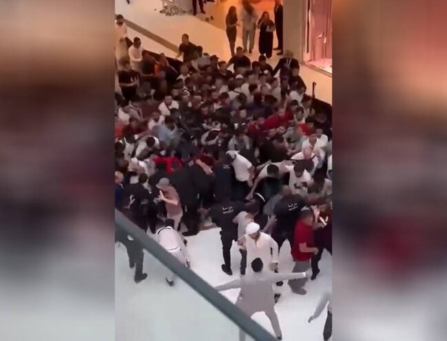 Bu gündən satışa çıxan "iPhone 15"i almaq üstündə dava düşdü- VİDEO