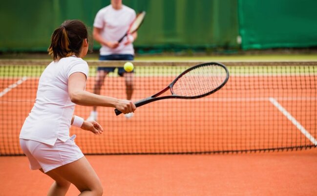 Tennisçi qızlar salamlaşmaya görə dalaşdılar - VİDEO