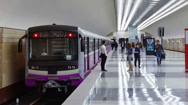Bakı metrosunda problem: Sərnişinlər qatardan düşürüldü - AÇIQLAMA