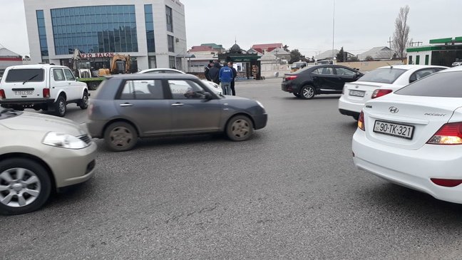 Babək prospektində yol qəzası baş verib - VİDEO+FOTOLAR