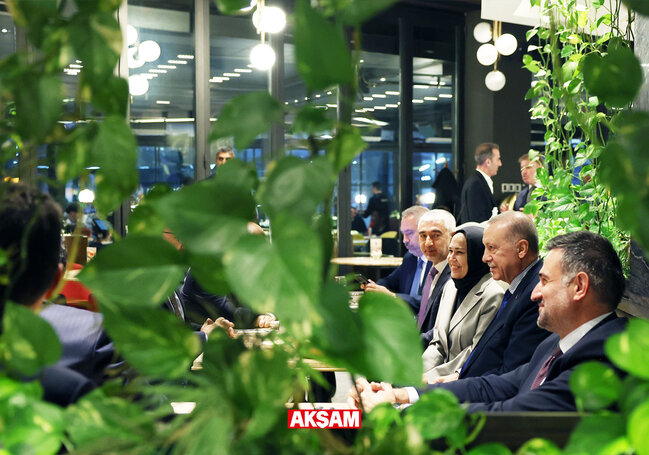 Ərdoğan vətəndaşlarla kafedə - Video