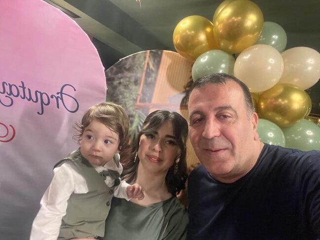 Elçibəyin əkiz nəvələri 1 yaşında - FOTOLAR