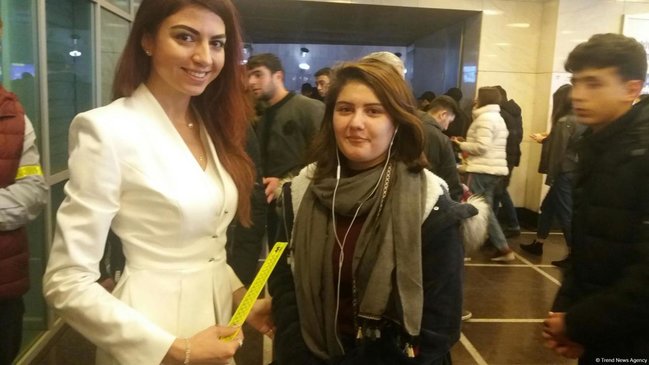 Bakı Metropoliteni sərnişinlərə qolbaqlar payladı - MƏQSƏD - FOTO