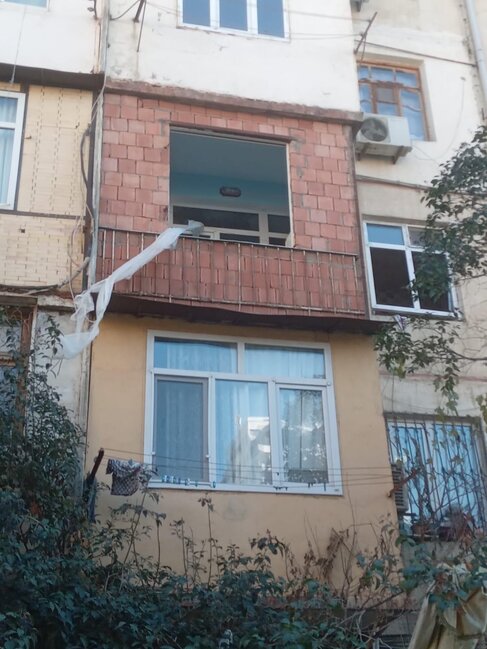 Bakıda yaşayış binasında PARTLAYIŞ: Xəsarət alanlar var - FOTO - VİDEO