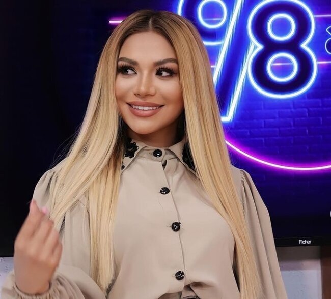 Türkan QISA ŞORTİKDƏ - FOTO