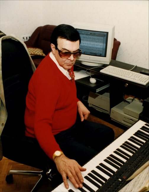 Emin ailəsinin Müslüm Maqomayevlə fotolarını yayımladı