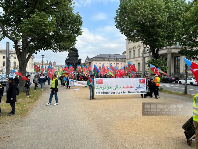 Berlində güney azərbaycanlılar etiraz aksiyası keçirib - YENİLƏNİB + VİDEO