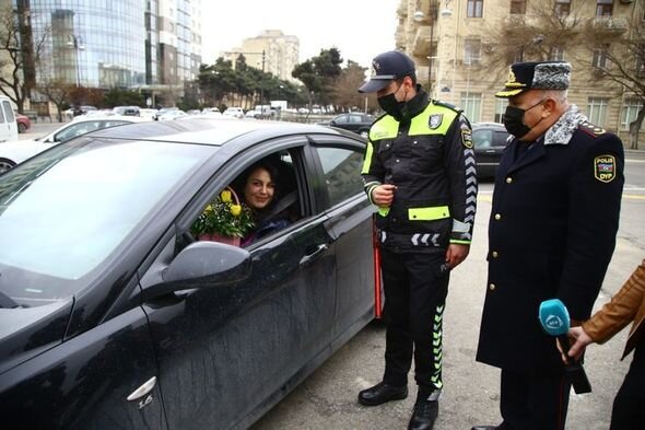 Yol polisi qadın sürücüləri BELƏ TƏBRİK ETDİ - FOTO